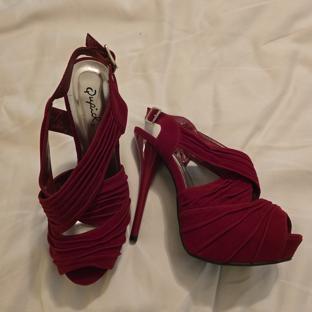 Qupid Red Velvet Platform Heels- Only Worn Fore Photos Inside - Picture 3 of 9